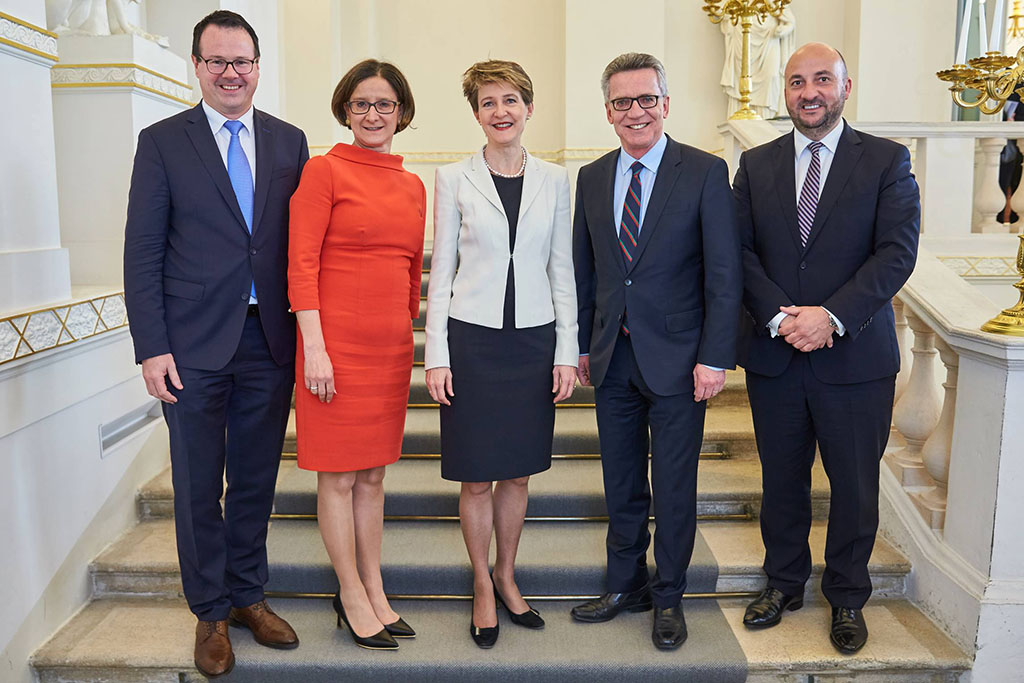 Thomas Zweifelhofer (Liechtenstein), Johanna Mikl-Leitner (Autriche), Simonetta Sommaruga (Suisse), Thomas de Maizière (Allemagne), Etienne Schneider (Luxembourg)