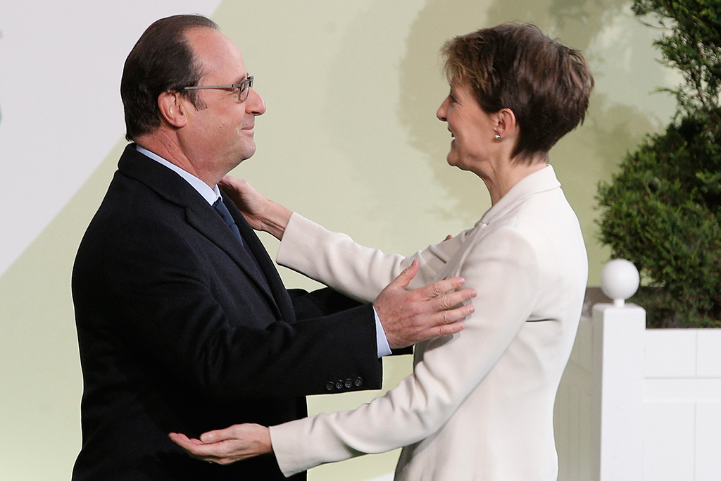 La présidente de la Confédération Simonetta Sommaruga à l'événement des dirigeants, COP 21 CCNUCC, Paris, avec le président François Hollande