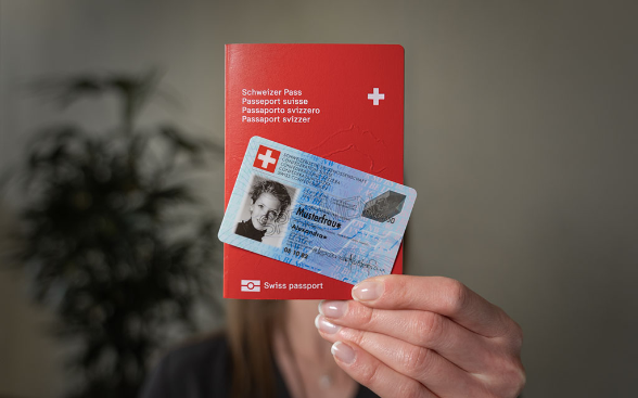 Der Schweizer Pass in der Hemdbrusttasche
